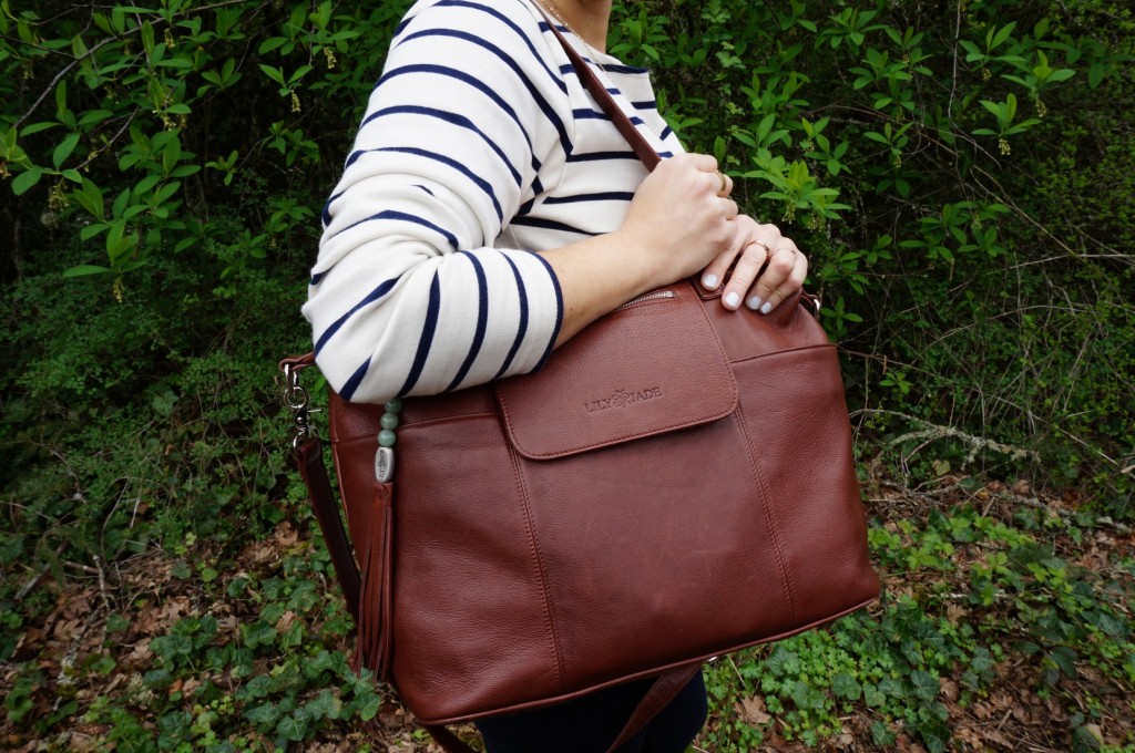 Finally. A Diaper Bag That Doesn't Suck! // @The Little Things We Do